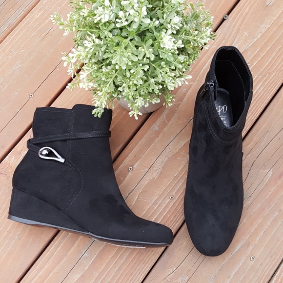 khaki birkenstocks women's